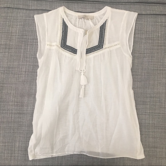 💌 Ann Taylor white embroidered peasant top